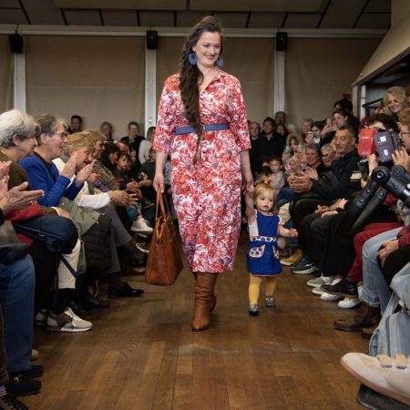 La photo CARLADEZ FASHION WEEK  (16) copie.jpg a été réduite de 95.82 % le Lundi 28 Avril 2025 à 13:04 par Photo Réducteur v4.6 à télécharger sur https://www.emjysoft.com/