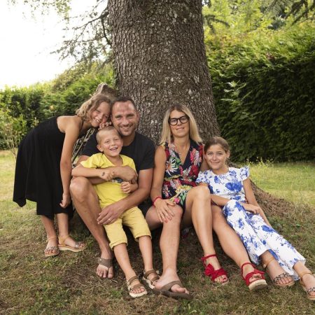 La photo FAMILLE (8) copie.jpg a été réduite de 91.16 % le Jeudi 03 Avril 2025 à 09:04 par Photo Réducteur v4.6 à télécharger sur https://www.emjysoft.com/